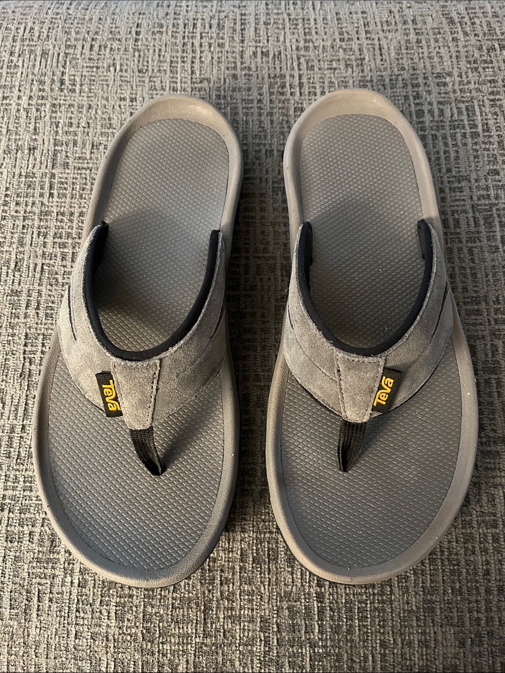 Teva Mens Gray Suede Toe-Post Sandals with Black Accents